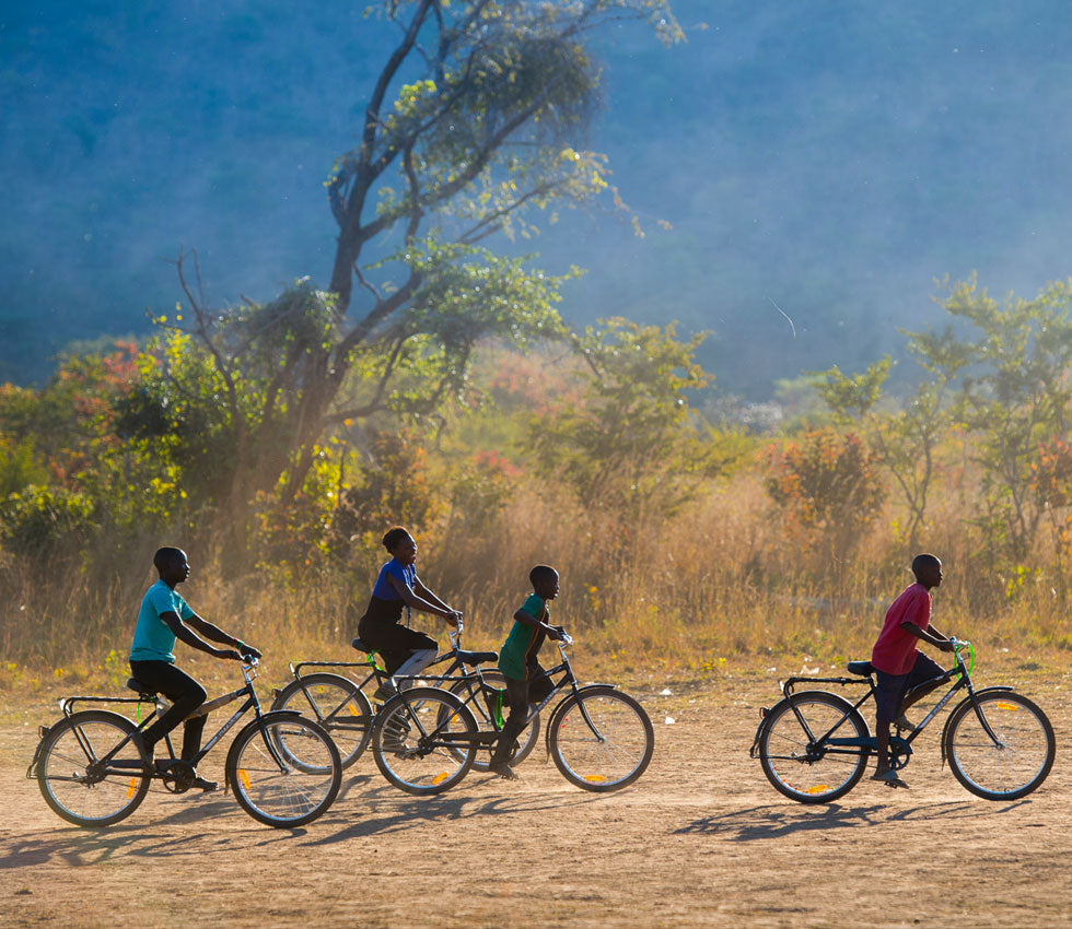 CUORE Kooperation mit World Bicycle Relief: Radfahrer in Afrika